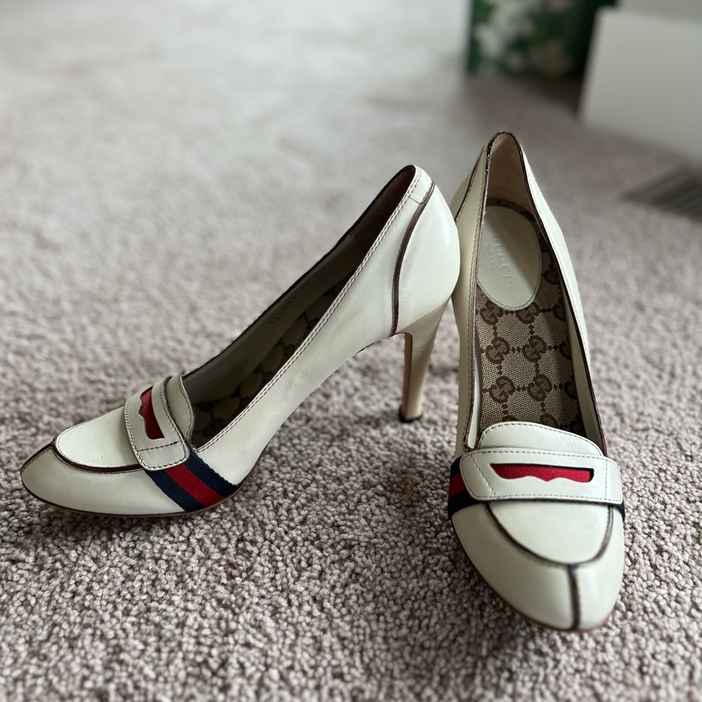 Authentic Vintage Gucci Lifford Penny Loafer Pumps with Classic Ribbon. - Picture 2 of 9
